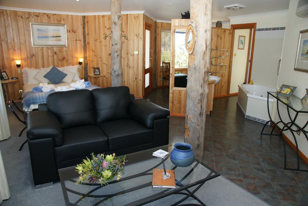 Bed In The Treetops B&B Сейнт Хелънс Стая снимка